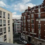 Spacious Near Pere Lachaise