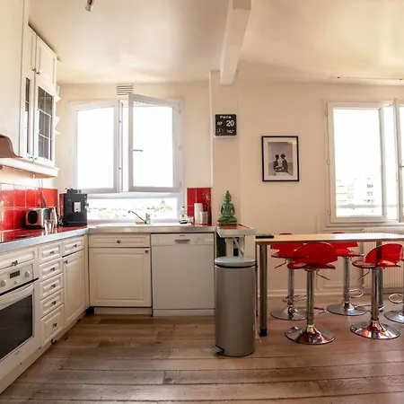 Spacious Near Pere Lachaise Διαμέρισμα