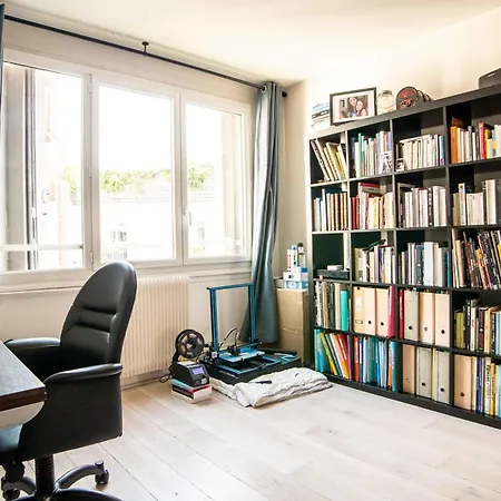 Spacious Near Pere Lachaise Διαμέρισμα
