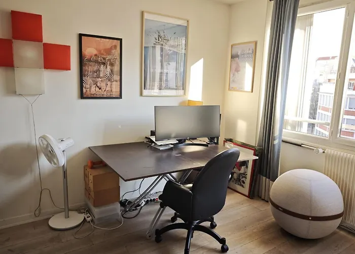 Spacious Near Pere Lachaise Paris