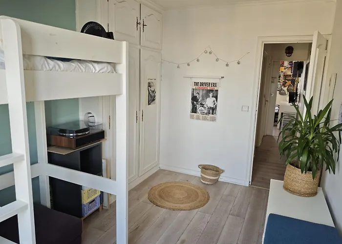 Spacious Near Pere Lachaise Lägenhet