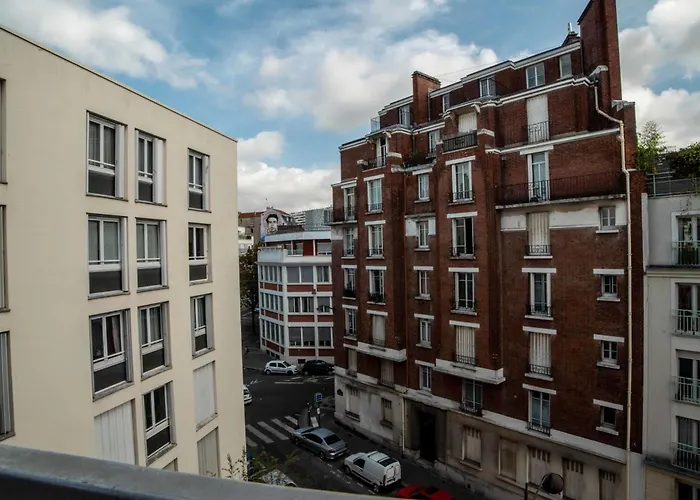 Spacious Near Pere Lachaise